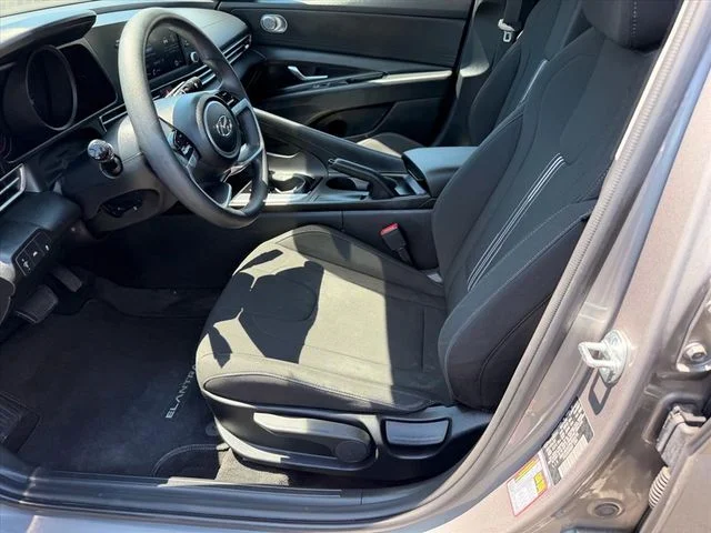 Used 2023 Silver Hyundai SEL image 7