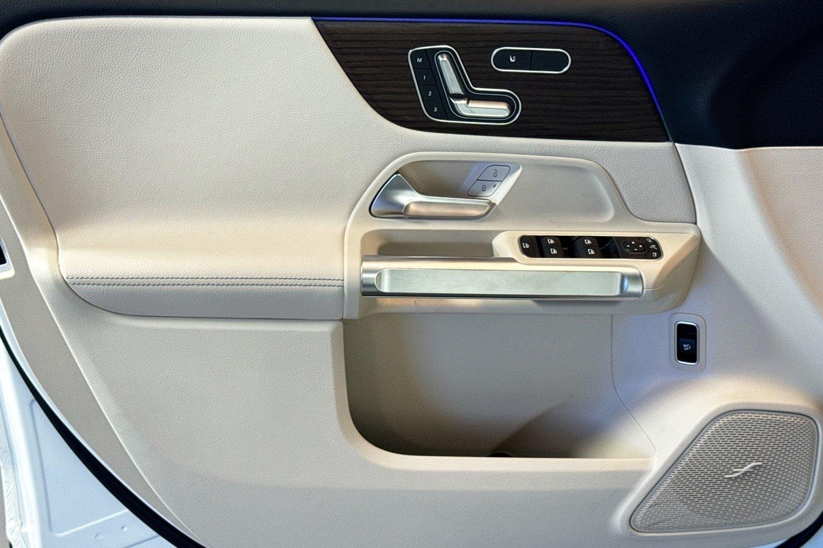 New 2026 Polar White Mercedes-Benz GLB 250 image 16