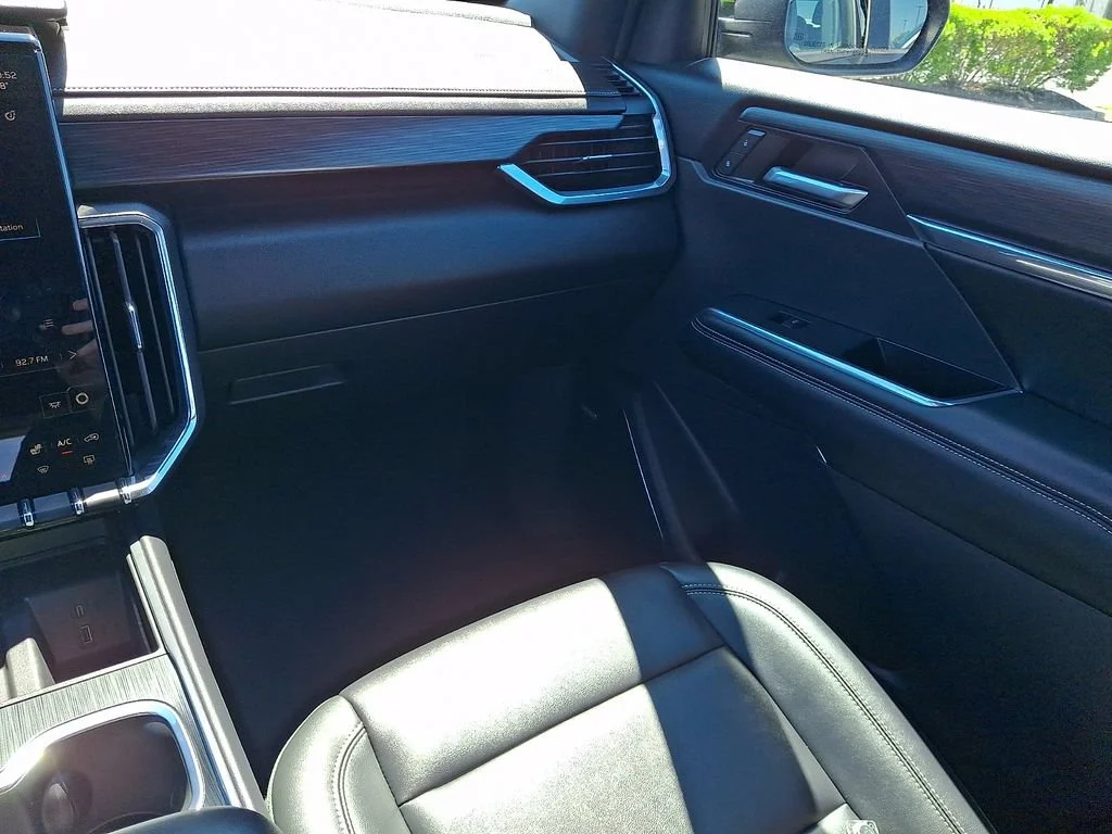 Used 2024 Ebony Twilight Metallic GMC Elevation image 17