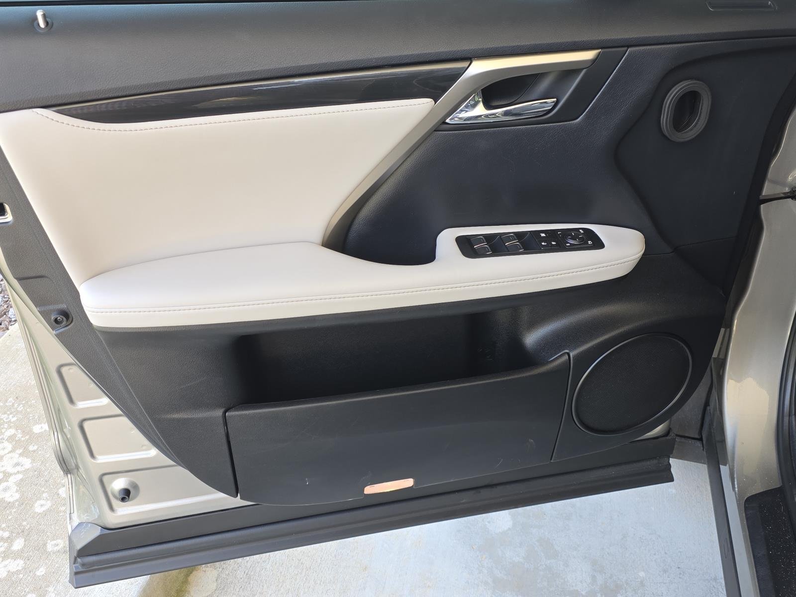 Used 2020 Silver Lexus 450h image 33