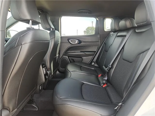 New 2026 PW7 Bright Whit Jeep LATITUDE ALTITUDE 4X4 image 9