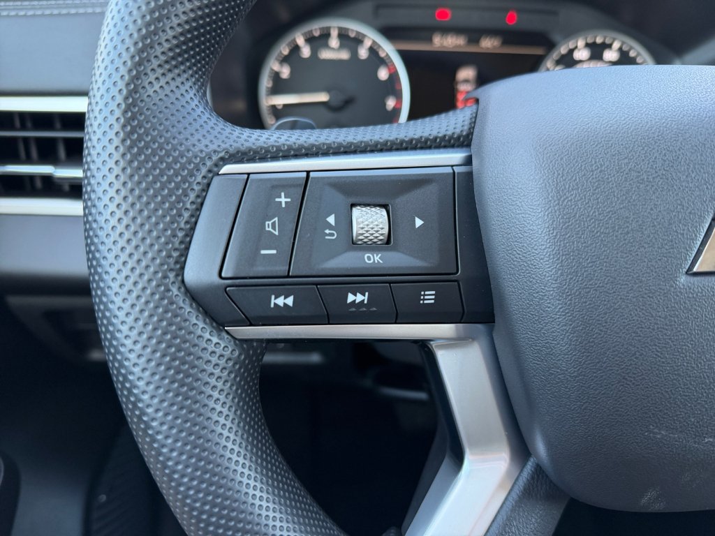 New 2026 White Diamond Mitsubishi ES image 19