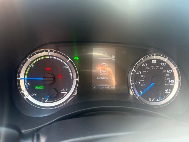 Used 2021 White Toyota LE image 19