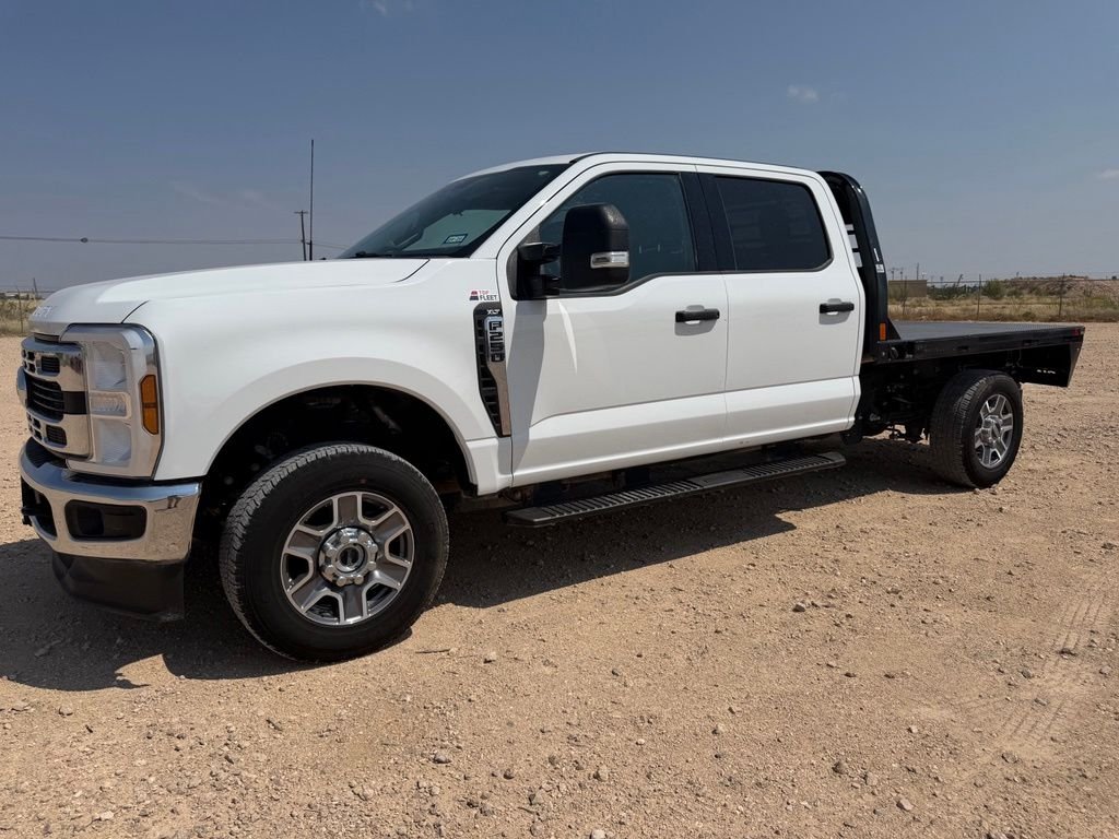 Used 2025 Oxford White Ford XLT image 4