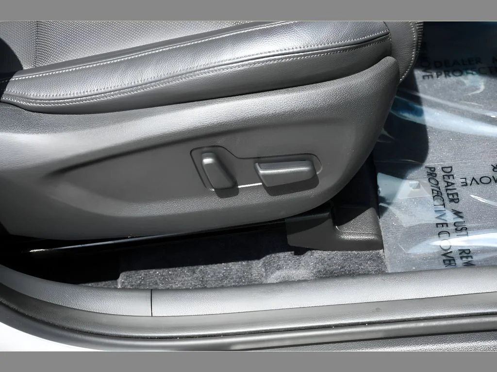 Used 2016 Chromium Silver Hyundai Limited image 30