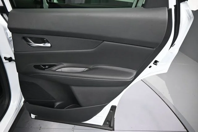 New 2026 Everest White Pearl TriCoat Nissan SL image 12