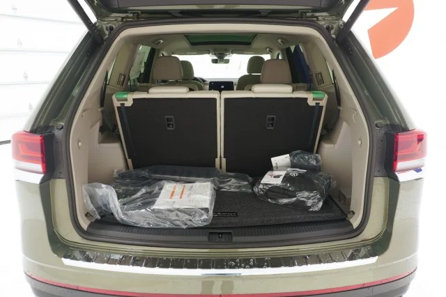 New 2026 Avocado Green Pearl Volkswagen 2.0T SEL image 8
