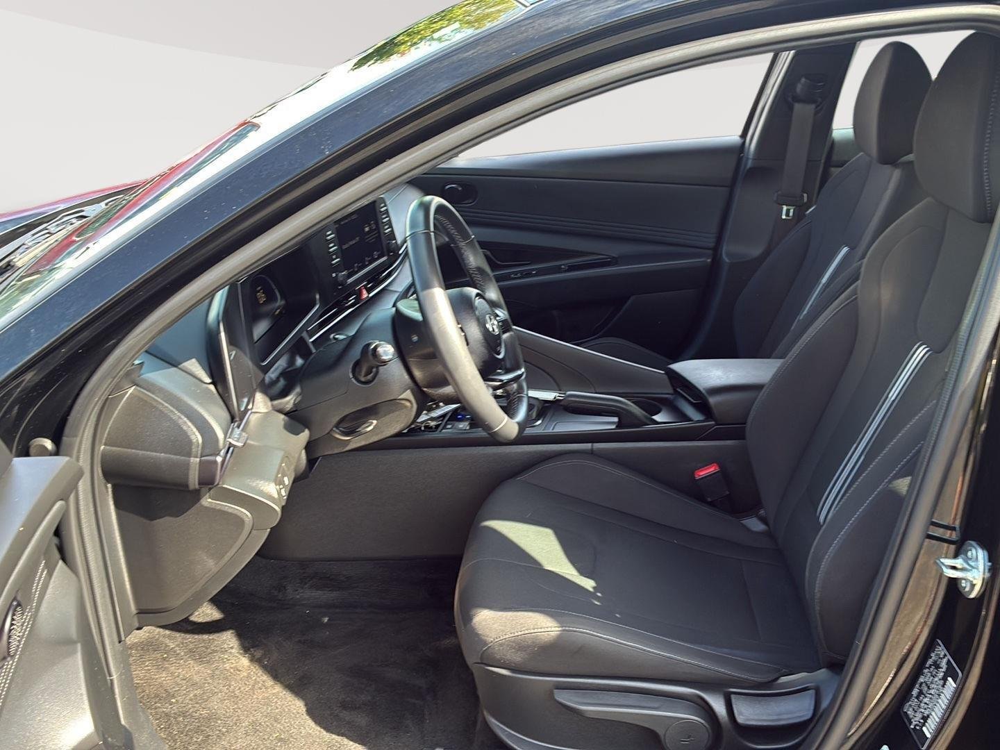 2025 Hyundai Elantra SEL - Photo 28