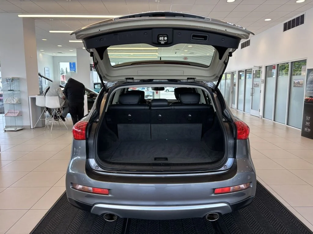 Used 2016 Gray INFINITI Base image 9