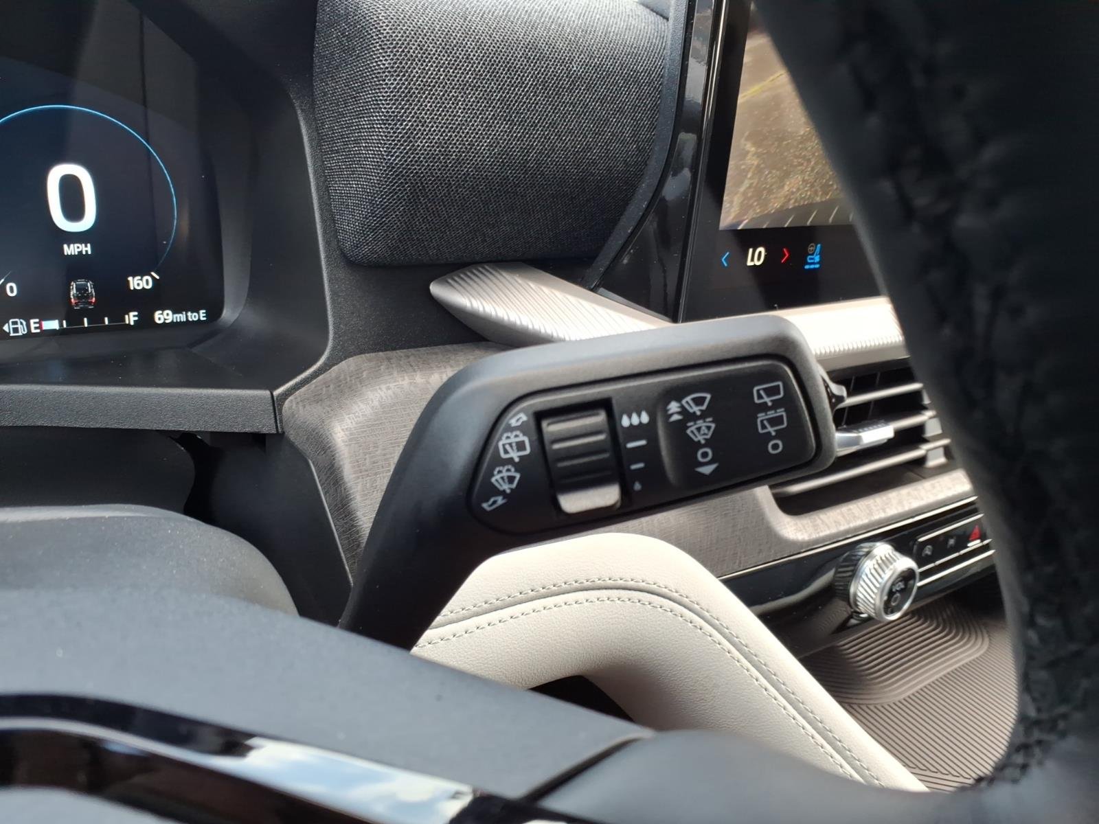 New 2026 Agate Black Metallic Ford Platinum™ image 24