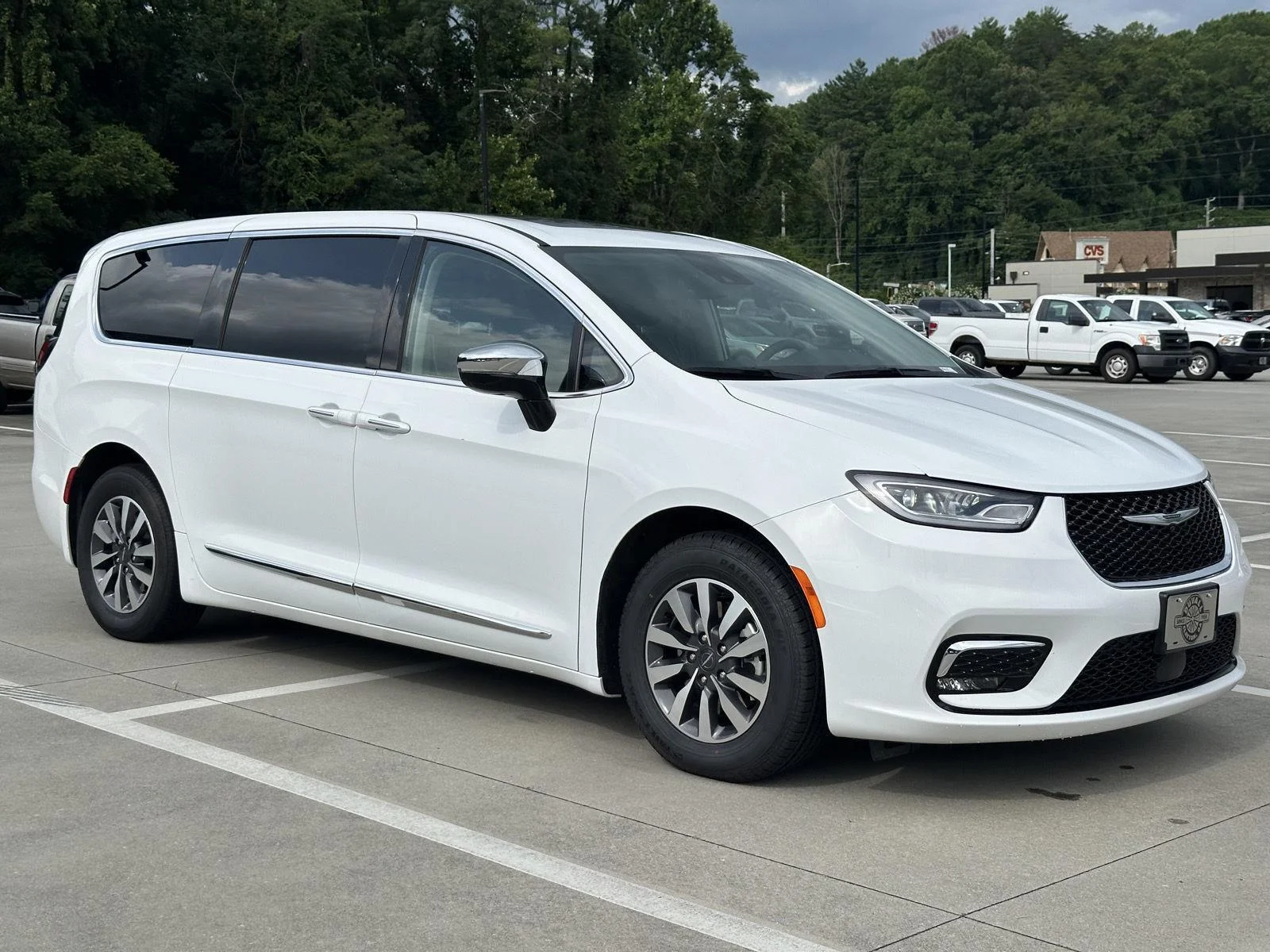 2023 Chrysler Pacifica Hybrid Limited Hybrid's photo