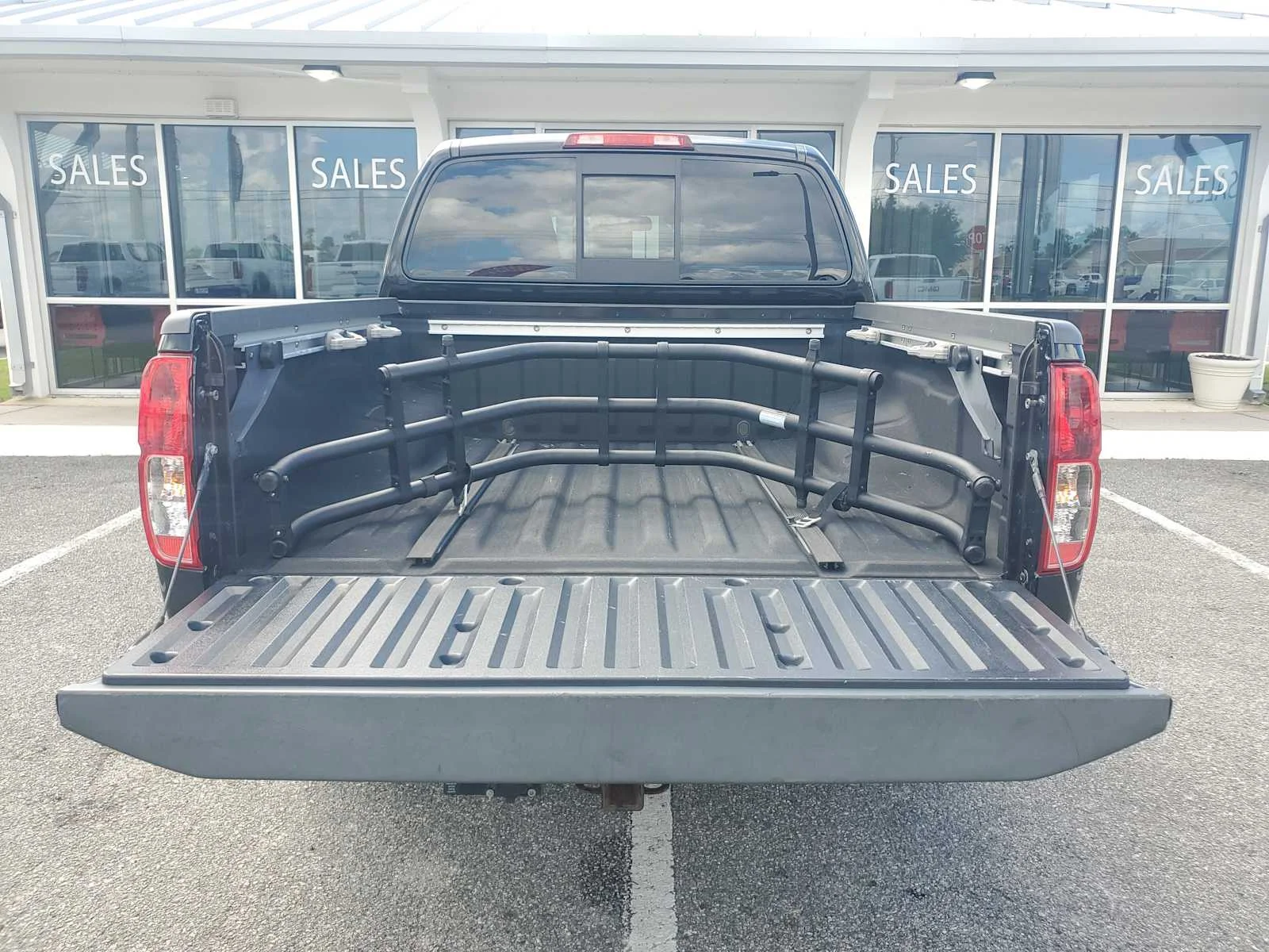 Used 2020  Nissan SV image 6