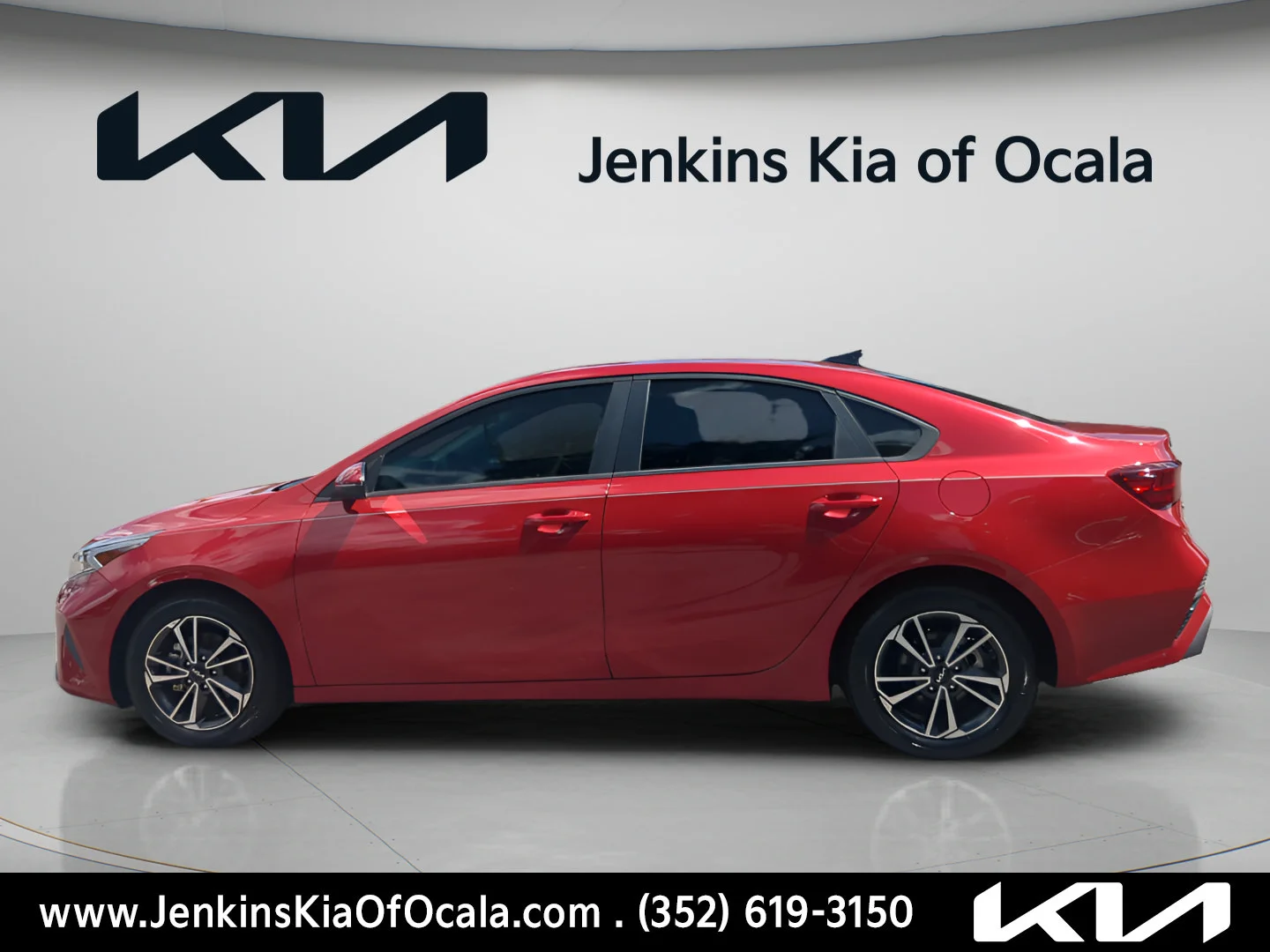 Used 2024 Currant Red Kia LXS image 6