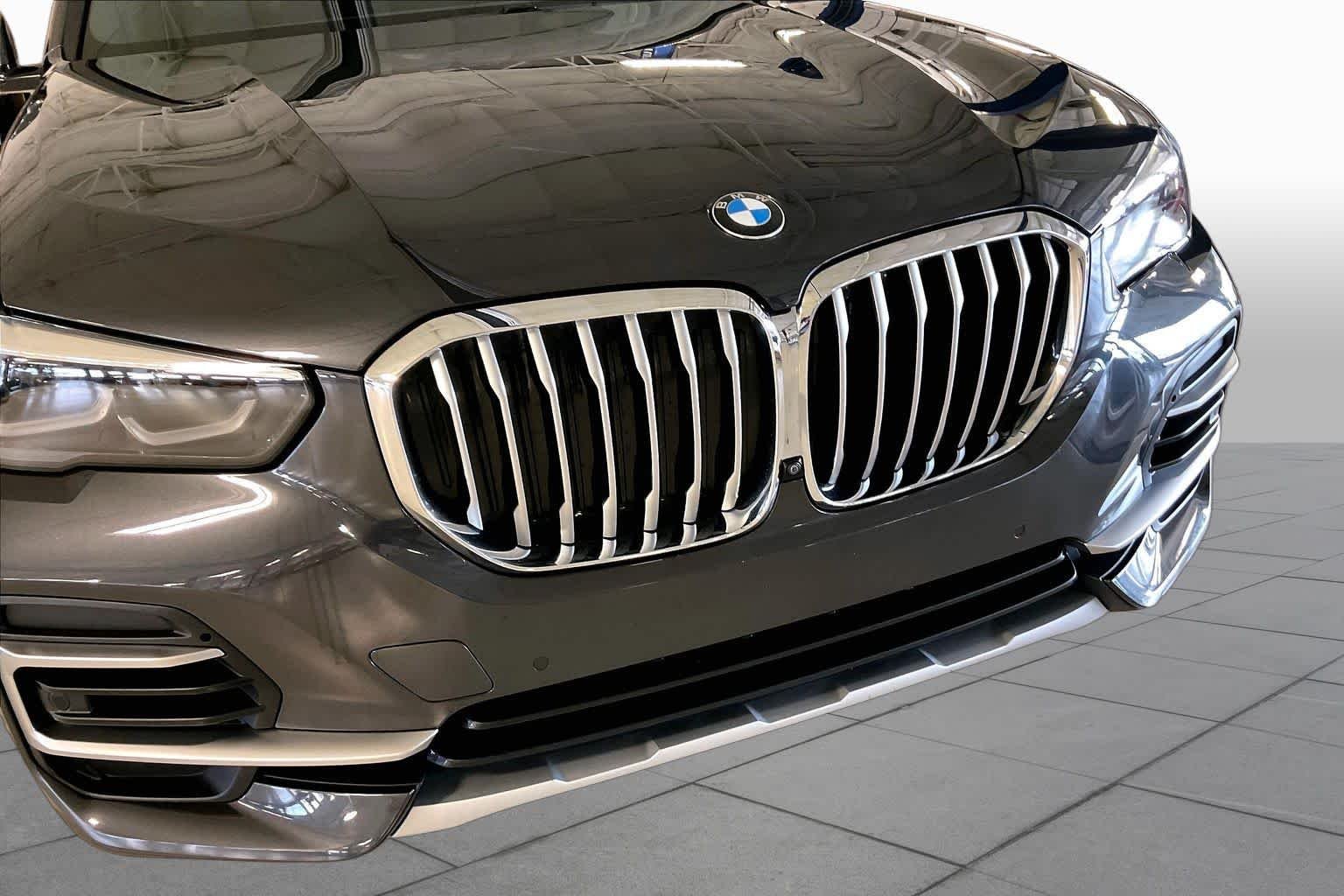 Used 2023 Dark Graphite Metallic BMW sDrive40i image 30