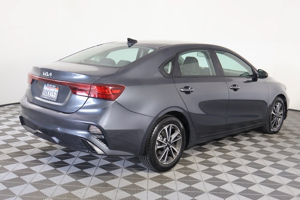 Used 2022 Gray Kia LXS image 3