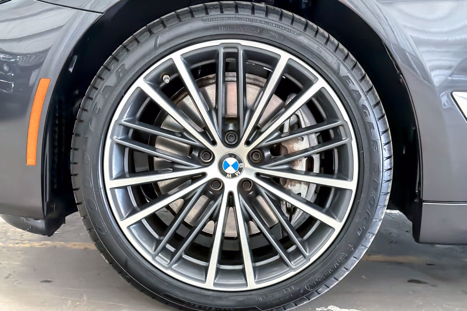 Used 2023 Dark Graphite Metallic BMW 540i xDrive image 26