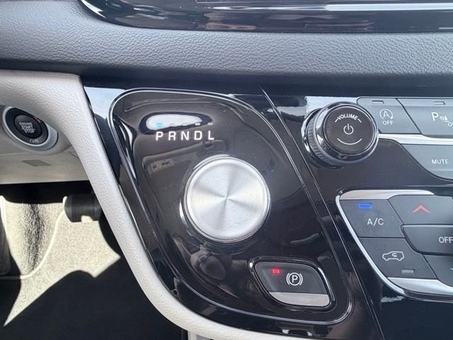 2024 Chrysler Pacifica Touring L - Photo 18