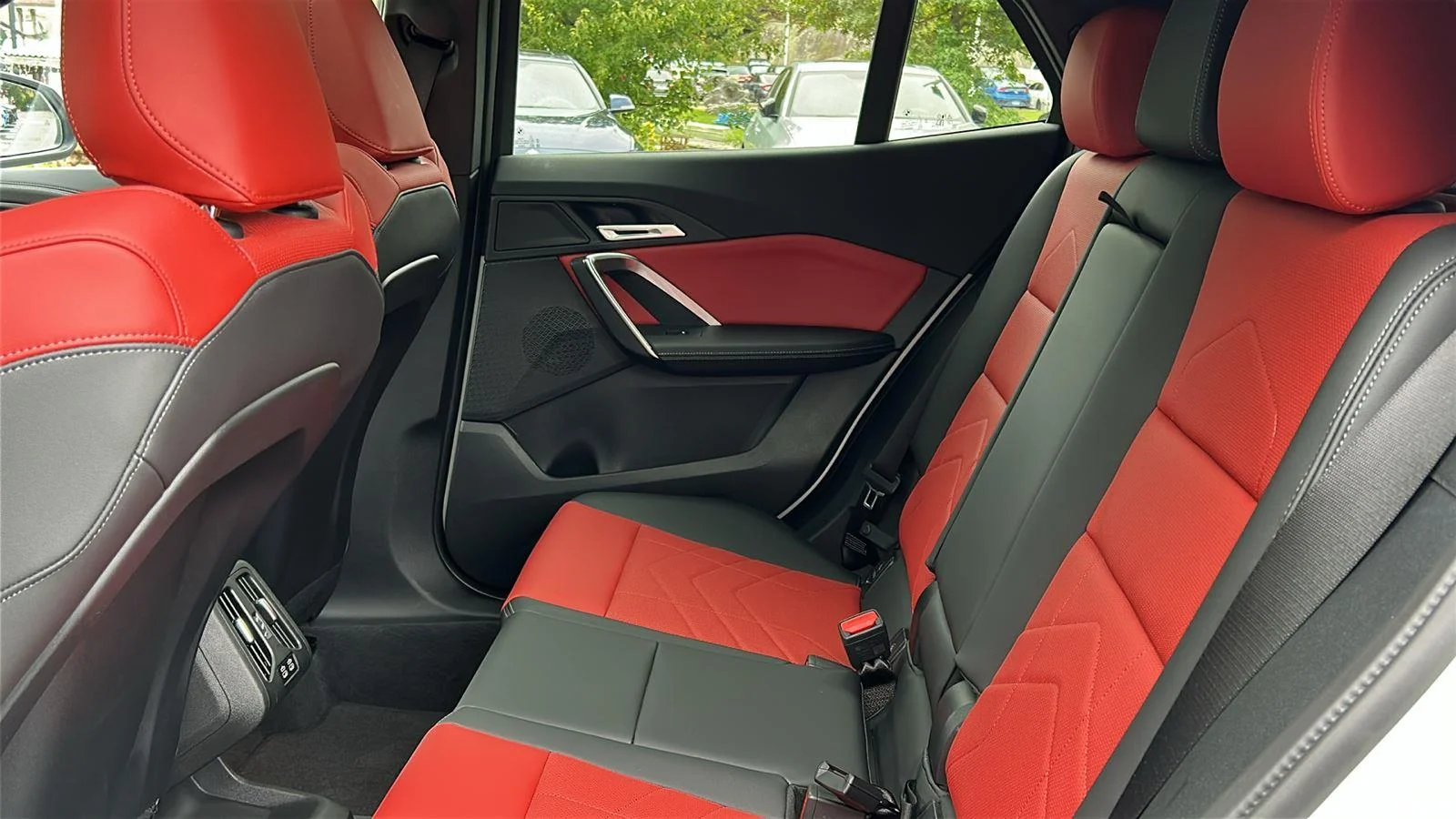 2025 BMW X2 28i - Photo 24