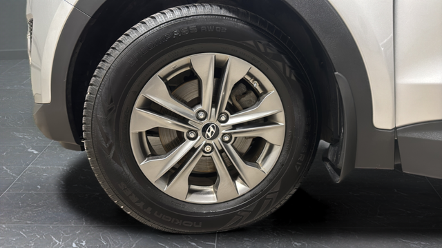 Used 2014 Moonstone Silver Hyundai Base image 28