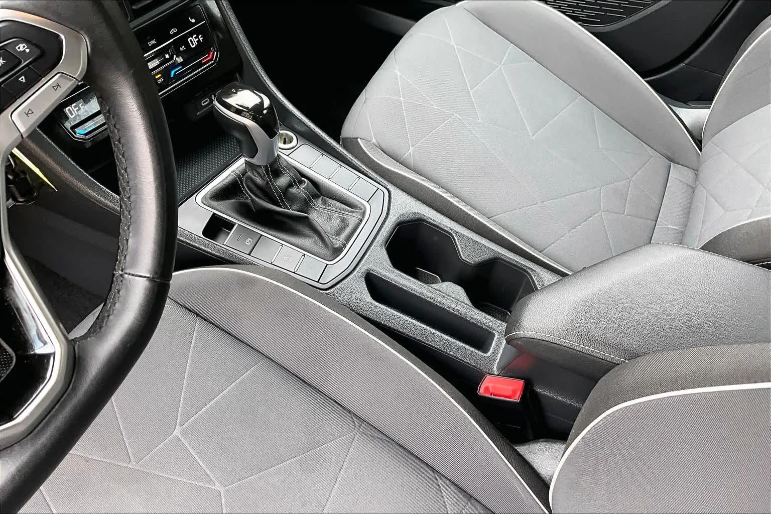 Used 2025 Pure White Volkswagen Sport image 17