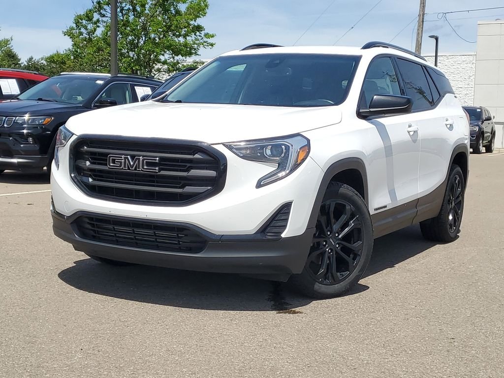 Used 2021 White GMC SLE image 33