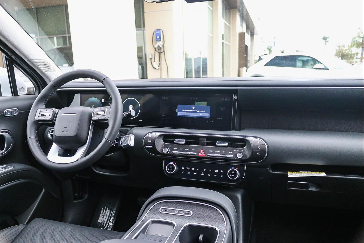 New 2026 Silver Hyundai SEL Premium image 39