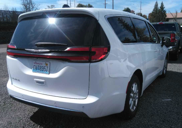 Used 2023 White Chrysler Touring L image 3