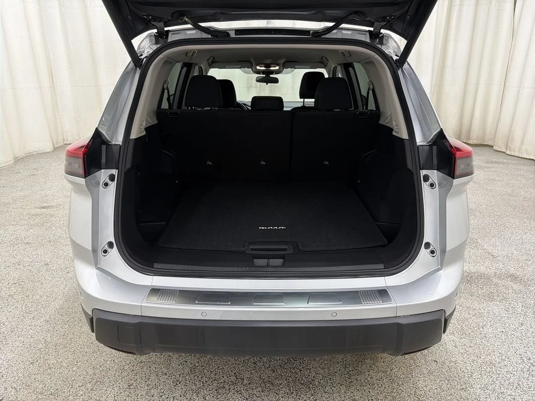2025 Nissan Rogue SV - Photo 16