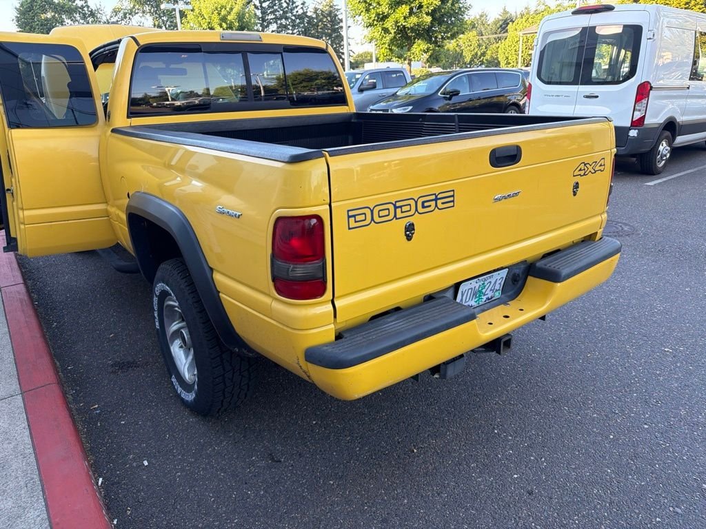 Used 2000 Solar Yellow Clearcoat Dodge SLT image 1