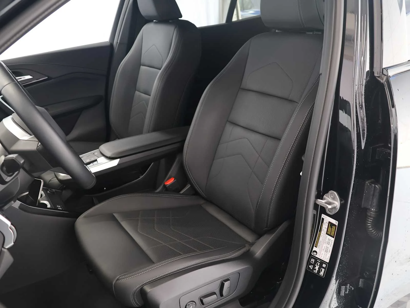 Certified Used 2025 Black Sapphire Metallic BMW xDrive28i image 11