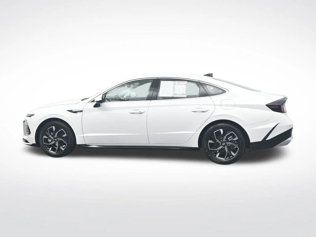 Certified Used 2025 White Hyundai SEL image 10