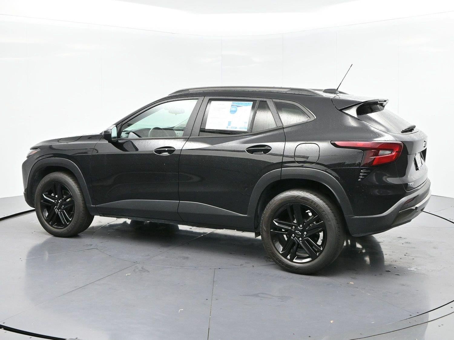 Used 2025 Mosaic Black Metallic Chevrolet ACTIV image 5