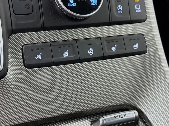 Used 2021 Green Hyundai Limited image 20