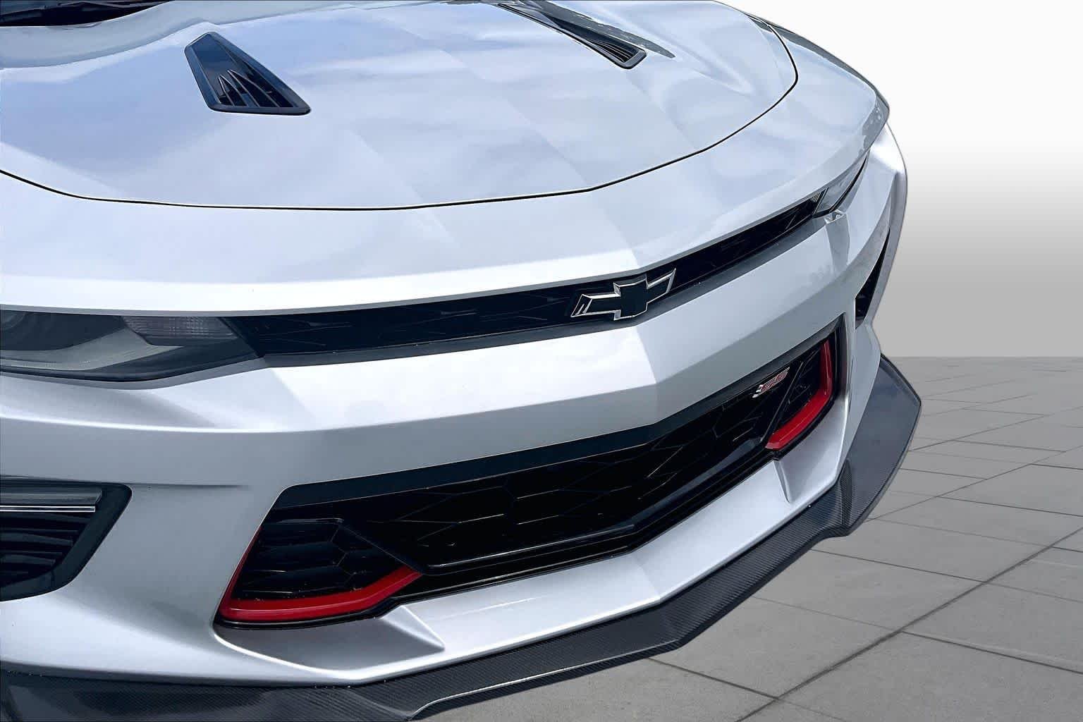Used 2018 Silver Ice Metallic Chevrolet 2SS image 28