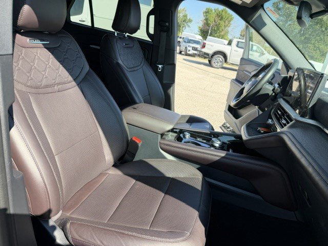 Used 2025 Black Metallic Ford Platinum image 37