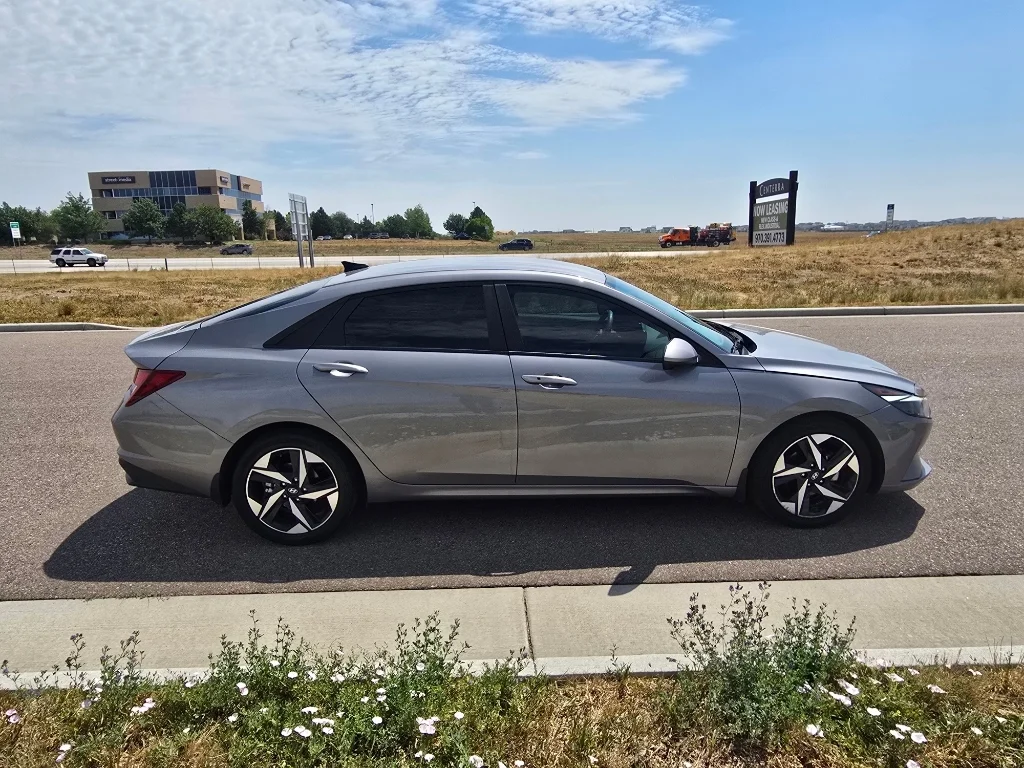 Used 2023 Fluid Metal Hyundai SEL image 6