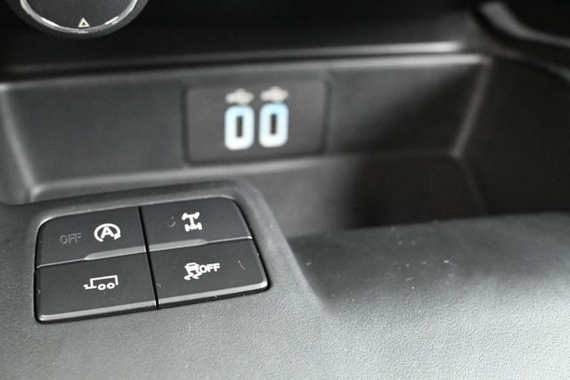 Used 2020 Black Ford XLT image 25