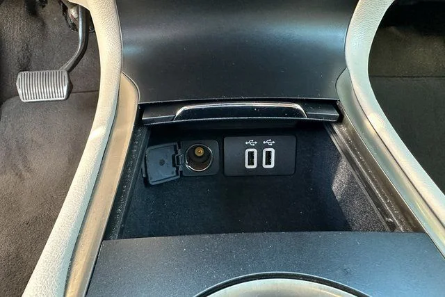 Used 2019 Silver Lincoln Select image 18