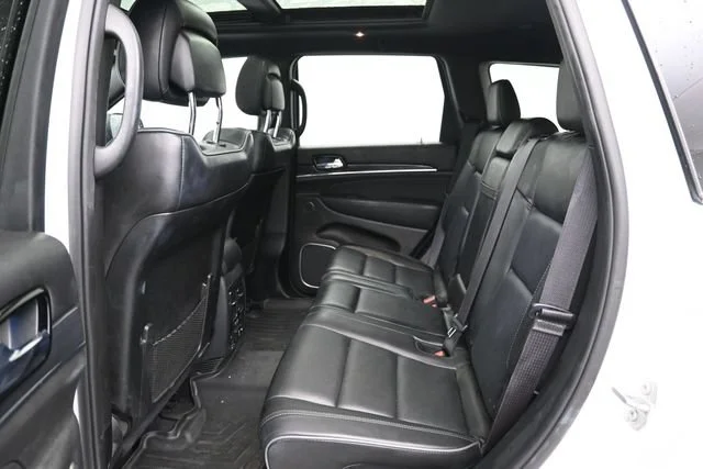 Used 2019 Ivory 3-coat Jeep Overland image 22