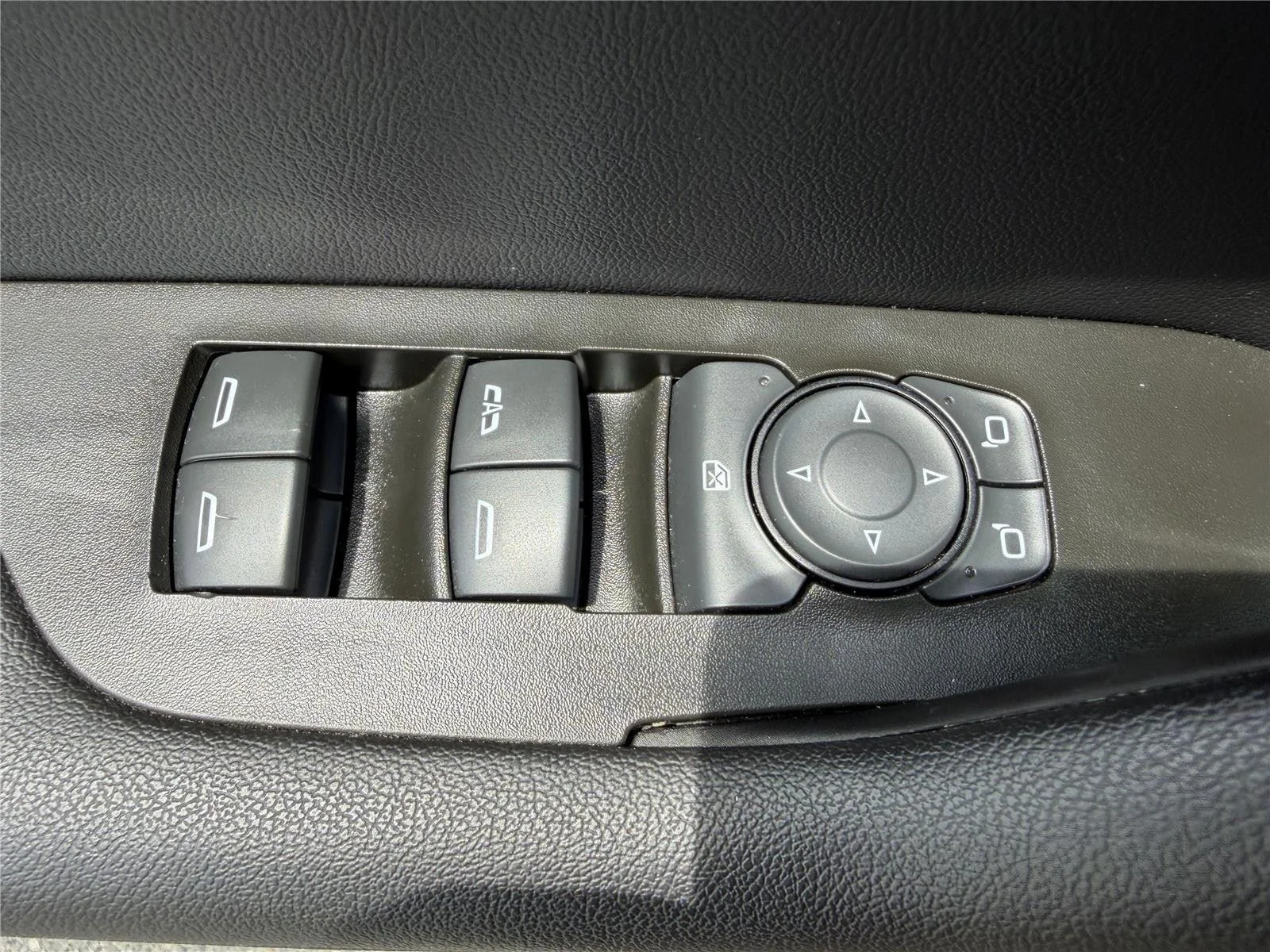 Used 2021 Silver Ice Metallic Chevrolet LT image 30