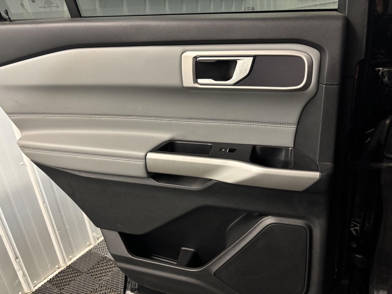 Used 2021 Agate Black Metallic Ford XLT image 36