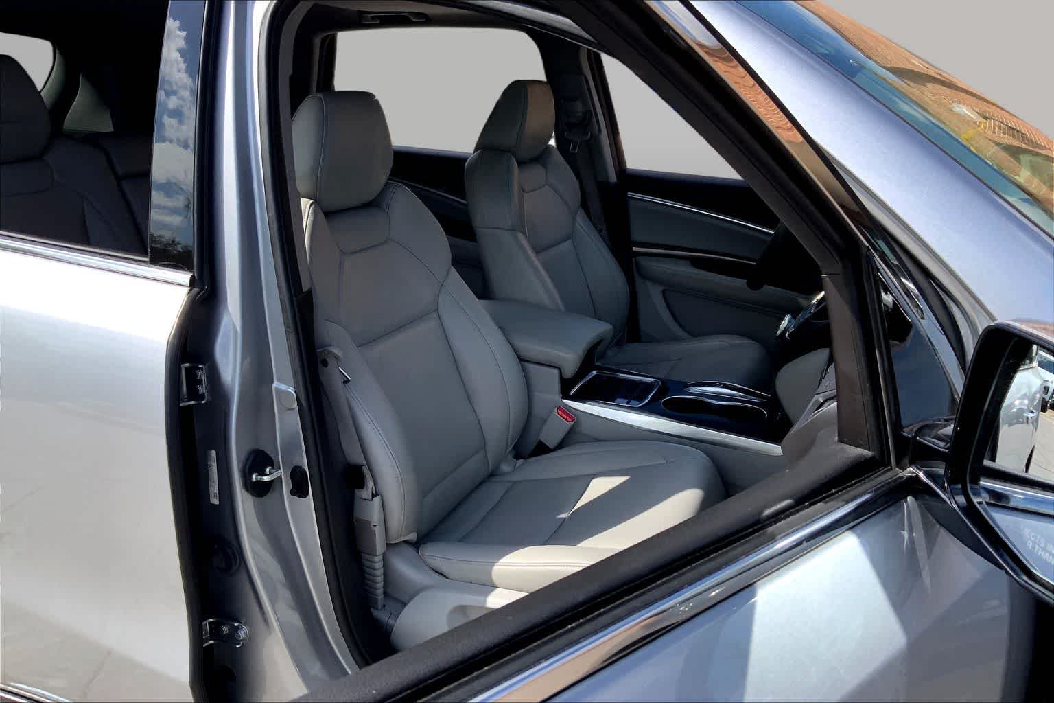 Used 2018 Lunar Silver Metallic Acura  image 8