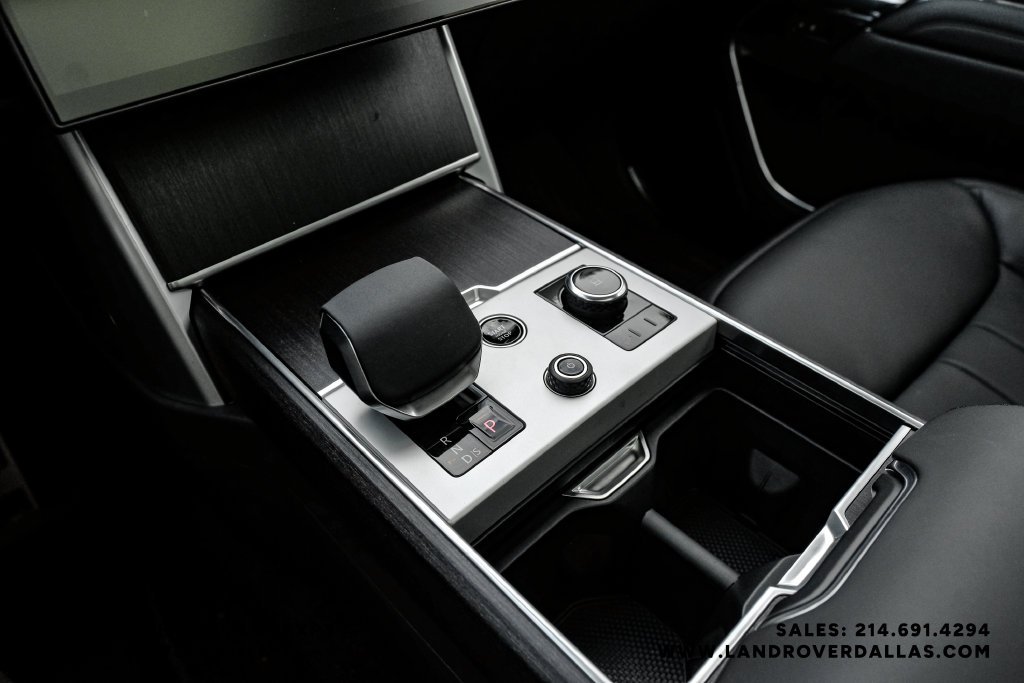 New 2027 Fuji White Land Rover SE image 22