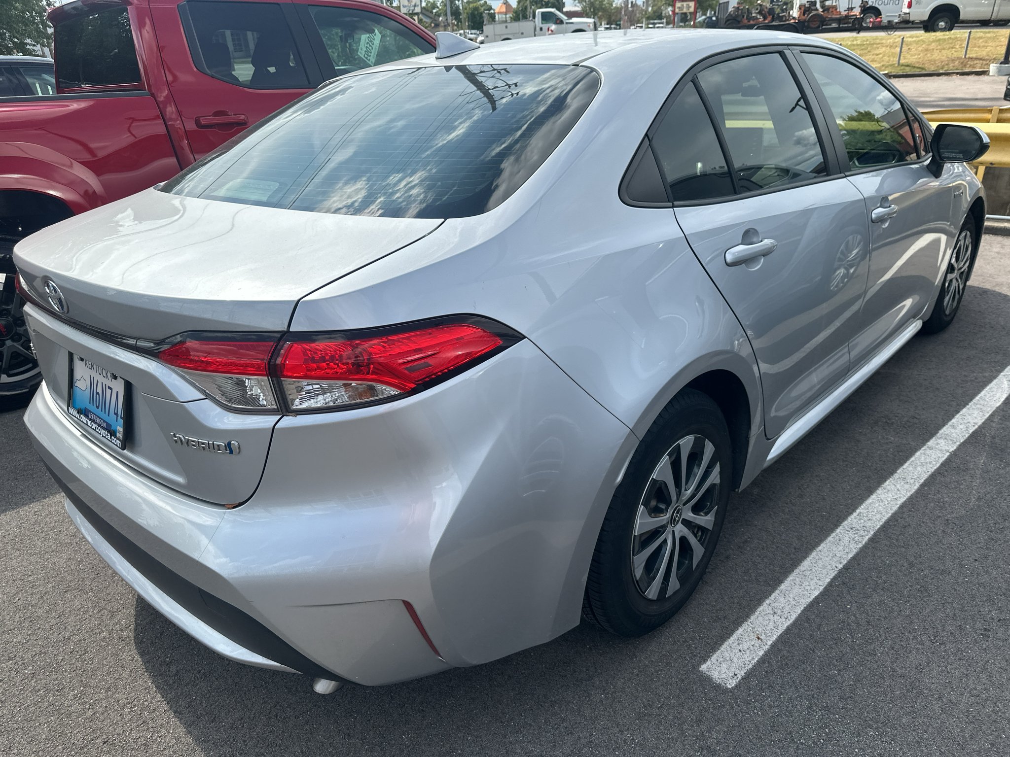 Used 2020 Classic Silver Metallic Toyota Hybrid LE image 2