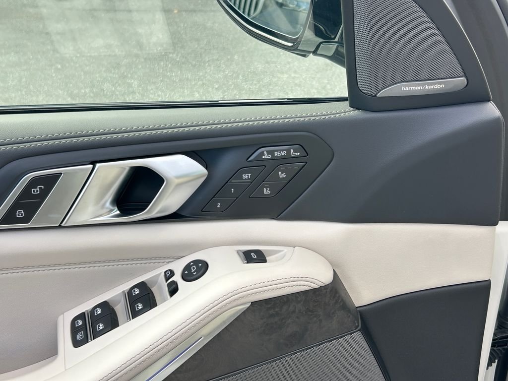 Used 2026 Alpine White BMW M60i image 12