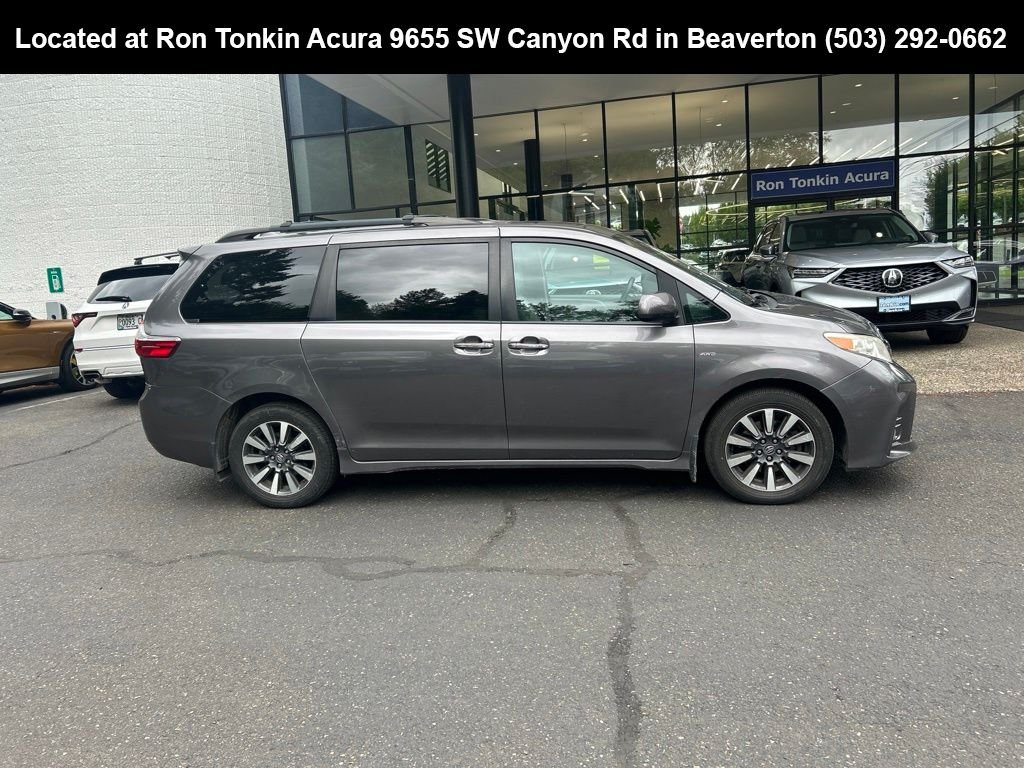 Used 2018 Predawn Gray Mica Toyota XLE image 3