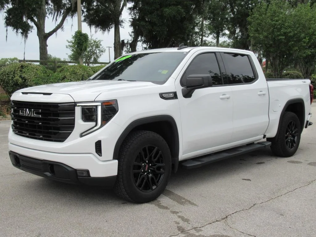 Used 2024 White GMC Elevation image 3