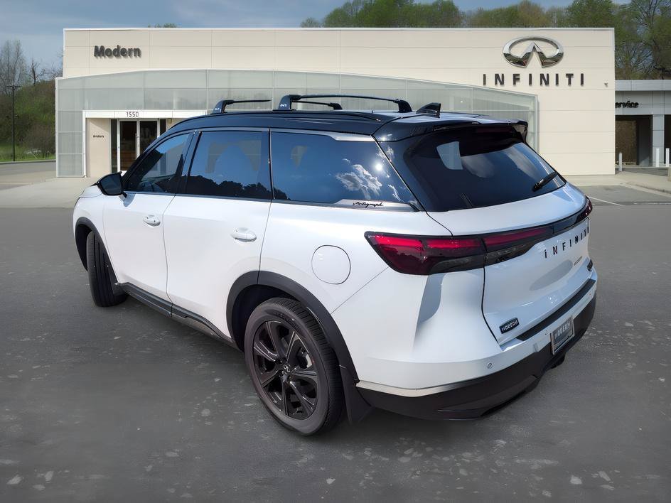 New 2027 2T RAD WHT INFINITI AUTOGRAPH image 6