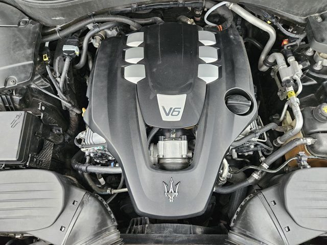 Used 2018  Maserati Base image 32