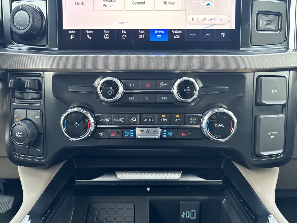 2025 Ford F-350 Super Duty Platinum - Photo 22